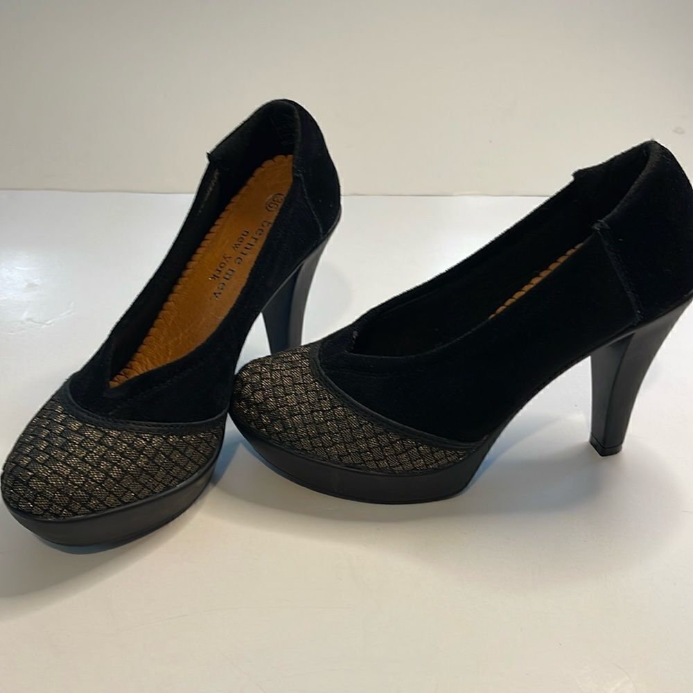 Bernie Mev Suede Pumps